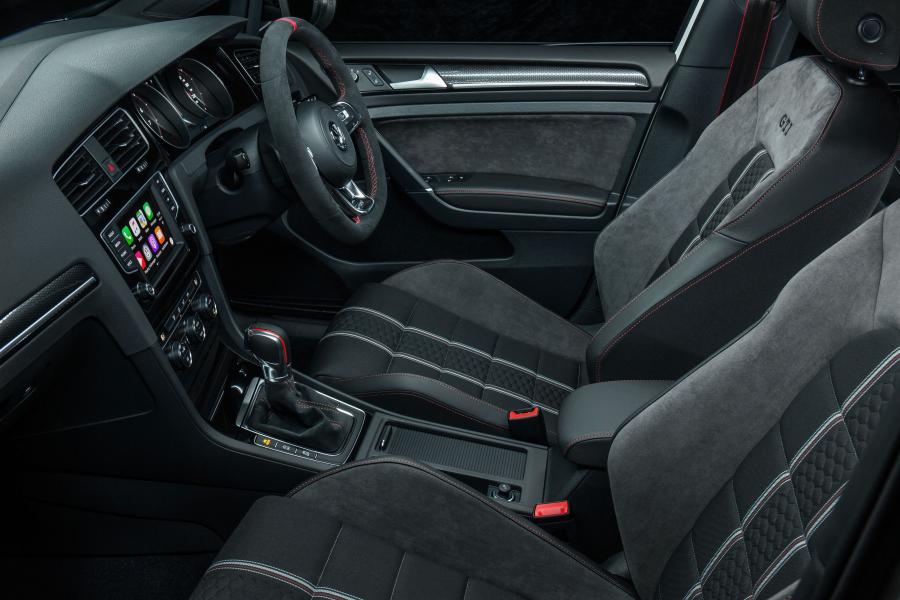 Интерьер Volkswagen Golf GTi 40 Years Edition 2016 года  (фото 9 из 21)